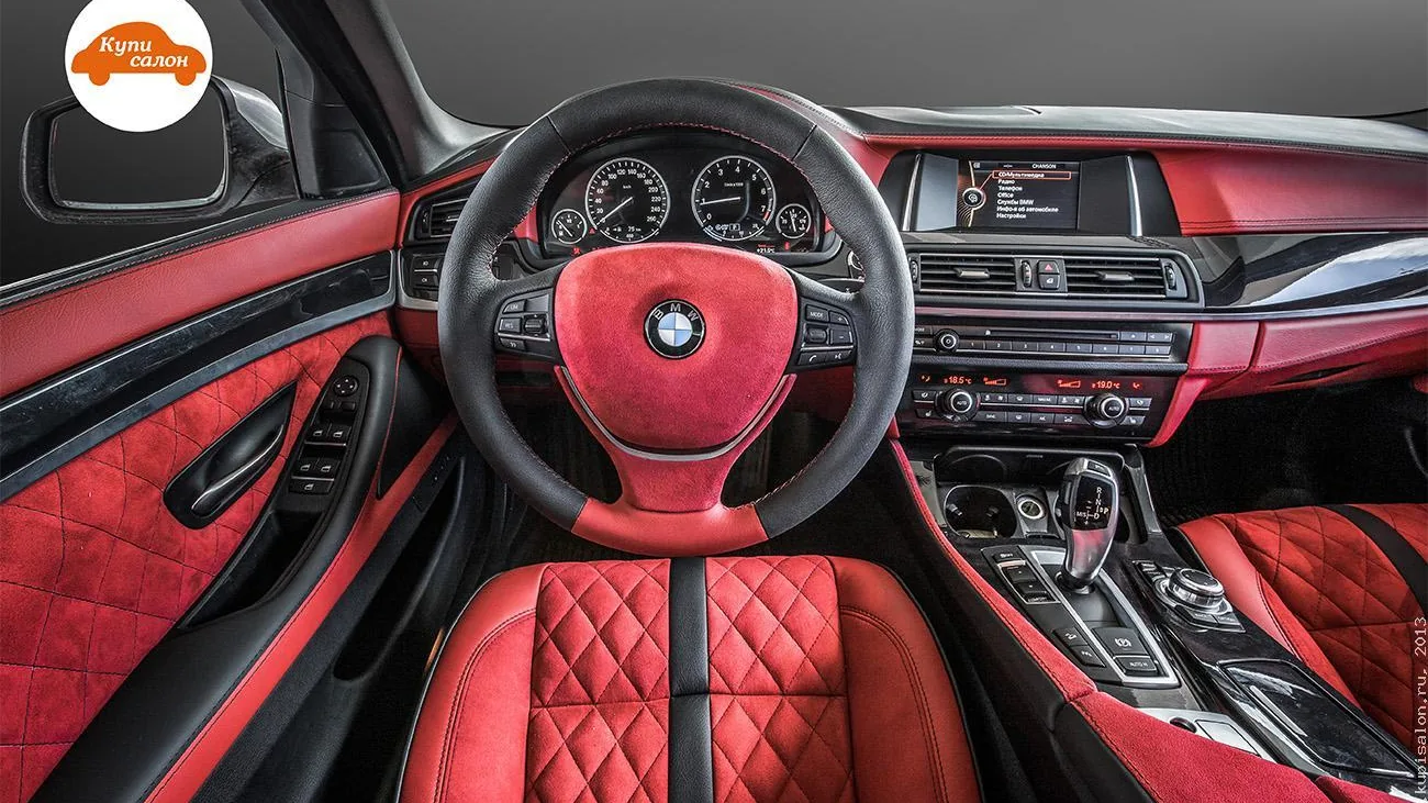 Перетяжка салона Bmw в красную кожу с ромбовидной строчкой, черные вставки, руль и торпедо