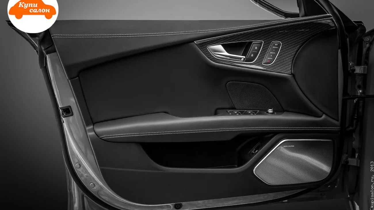 Перетяжка дверной карты Audi в черную кожу с белой строчкой, карбоновые вставки, динамик Bang & Olufsen
